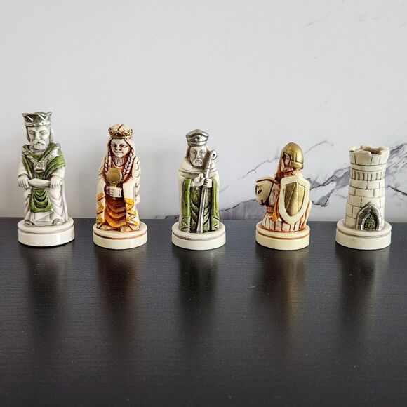 VTG Nigri Medieval Chess Set w Board Piece Storage Box Italian Barbarossa Italy - Picture 8 of 10